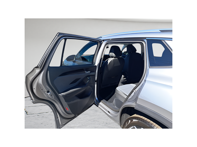 2025 Volkswagen Tiguan SE - Photo 12