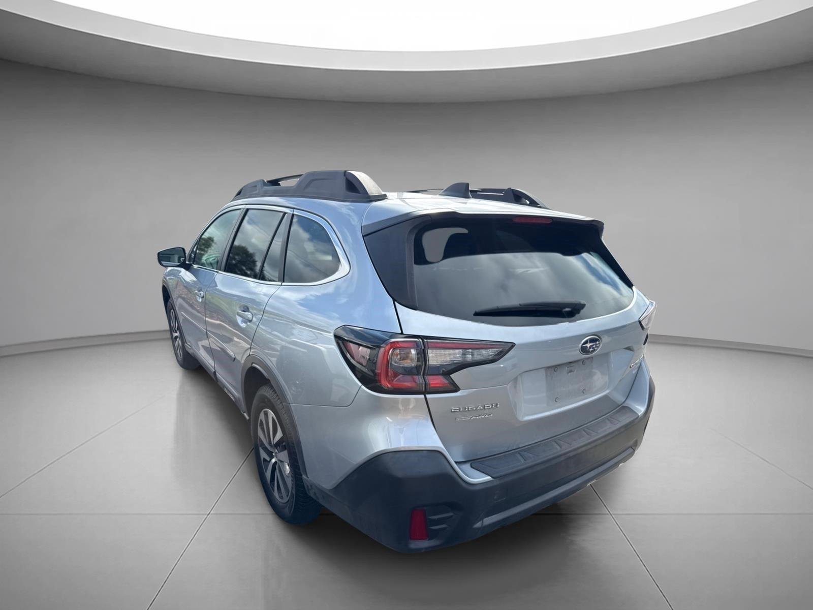 Used 2021 Ice Silver Metallic Subaru Premium image 7