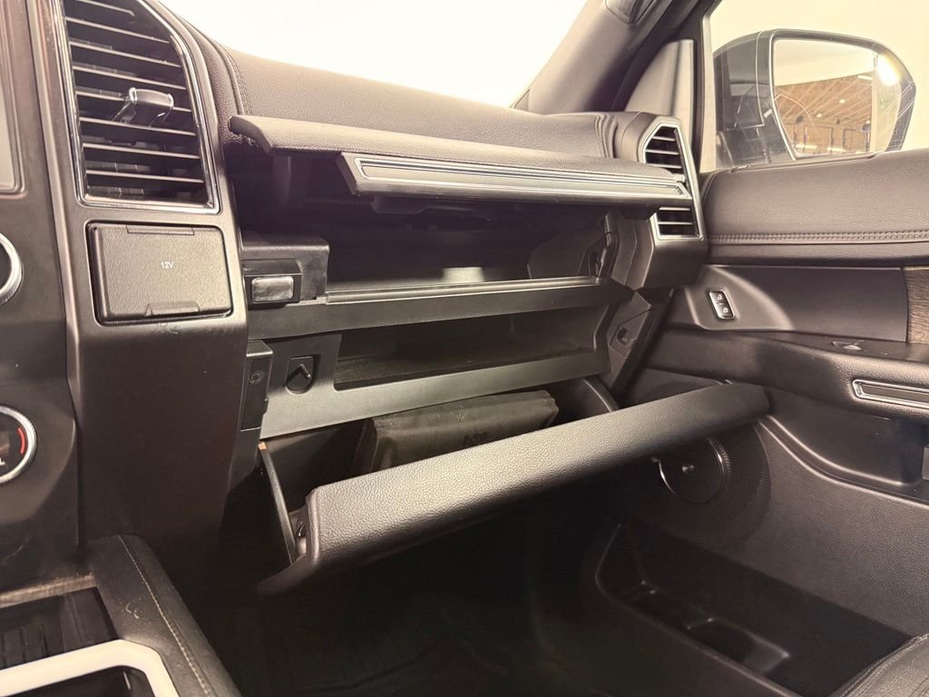 Used 2019 White Ford Limited image 29