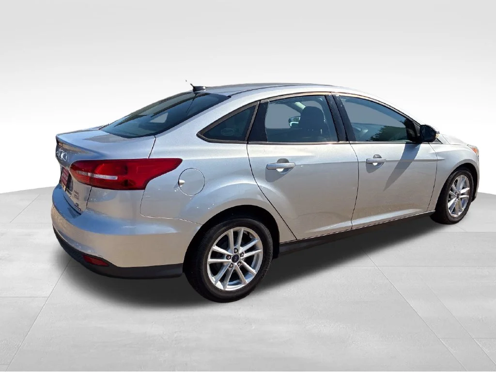 Used 2016 Silver Ford SE image 5