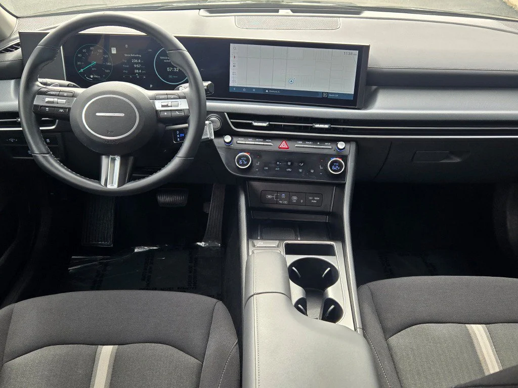 Used 2024 Black Hyundai SEL image 16
