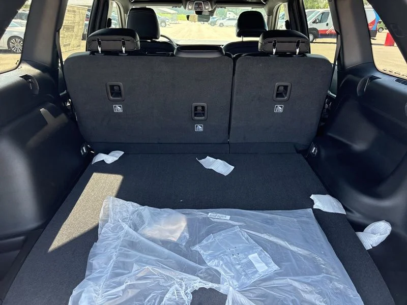New 2026 Bright White Clear-Coat Exterior Paint Jeep Laredo image 10