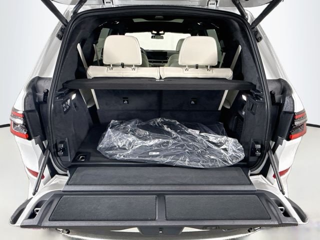 New 2027 White Metallic BMW xDrive40i image 28