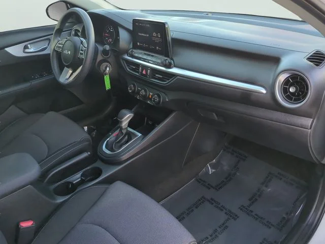 Used 2024 White Kia LXS image 8