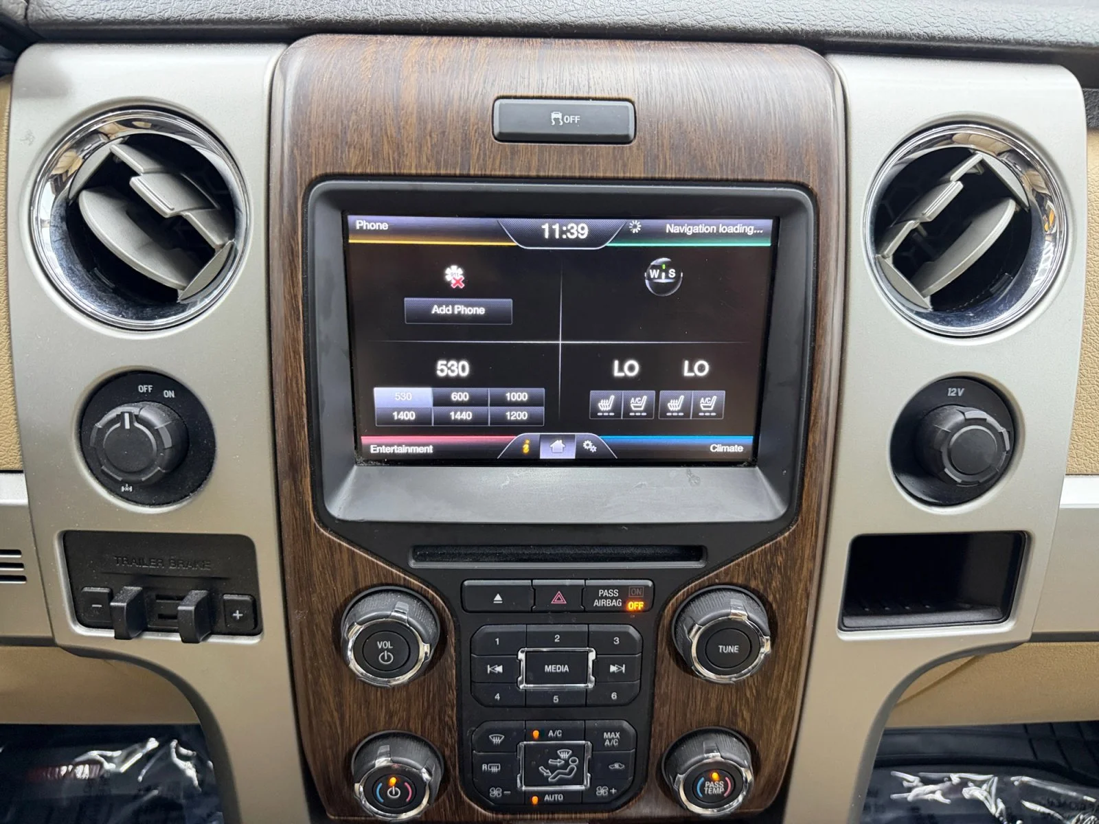 Used 2013 White Platinum Ford Lariat image 21