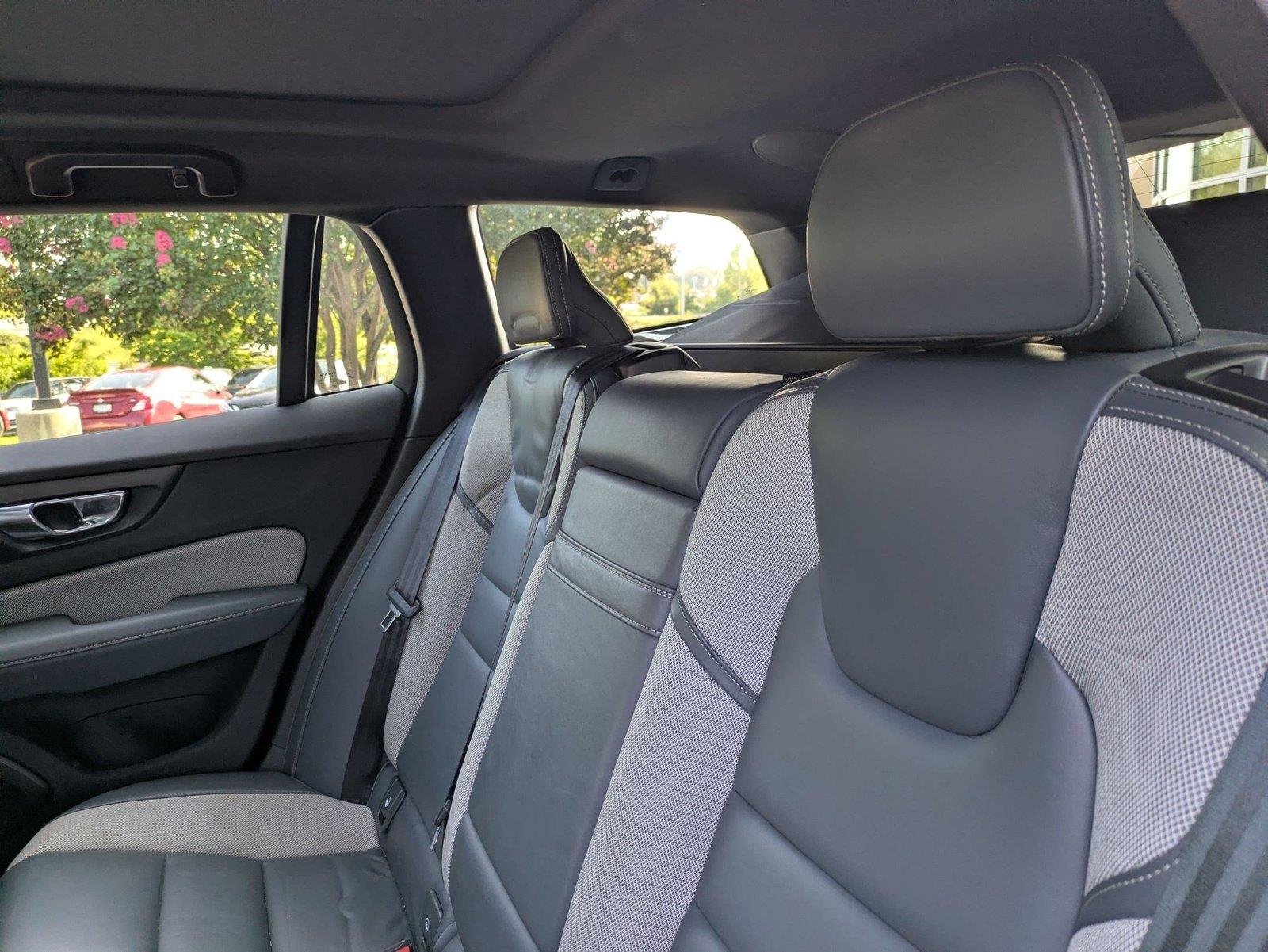 Used 2020 Pebble Grey Metallic Volvo R-Design image 23