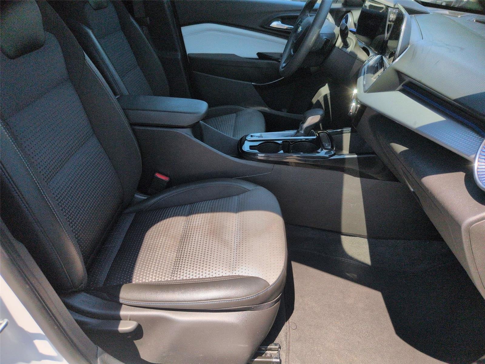 Used 2025  CHEVROLET 1LT image 36