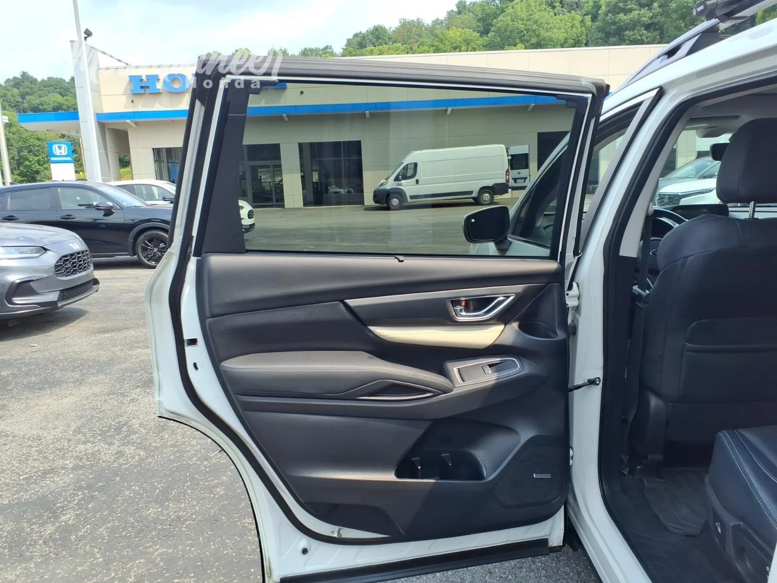 Used 2022 Crystal White Pearl Subaru Limited image 15