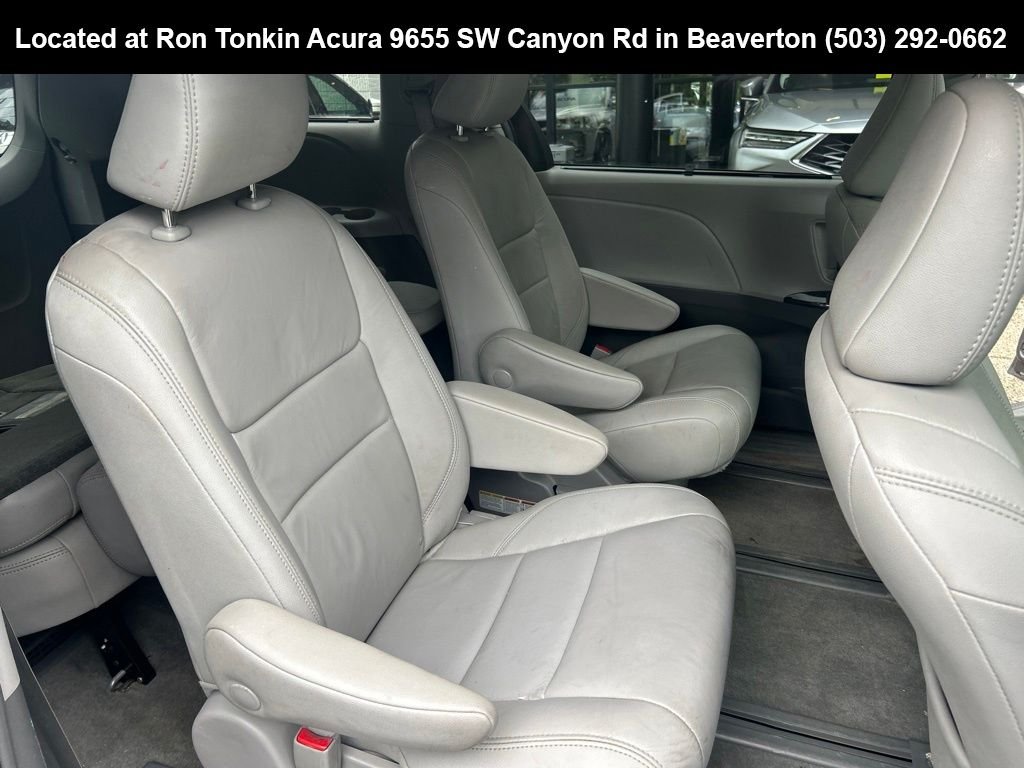 Used 2018 Predawn Gray Mica Toyota XLE image 14