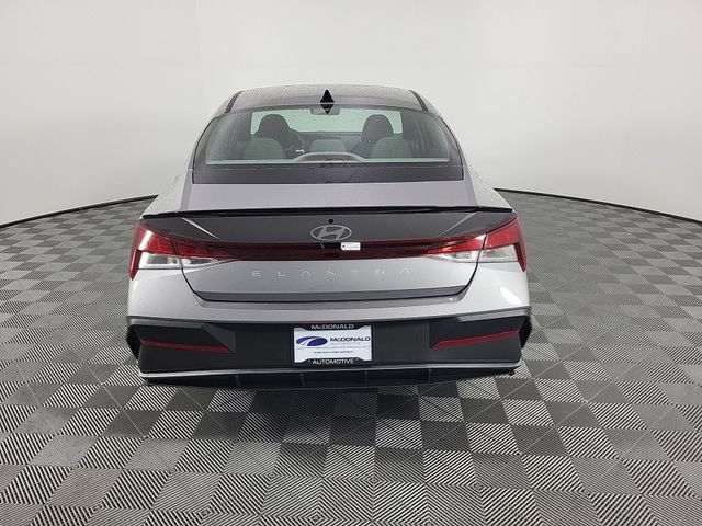 2025 Hyundai Elantra SEL - Photo 7