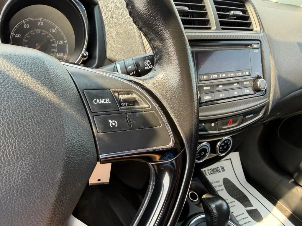 Used 2017 Silver Mitsubishi 2.0 ES image 23