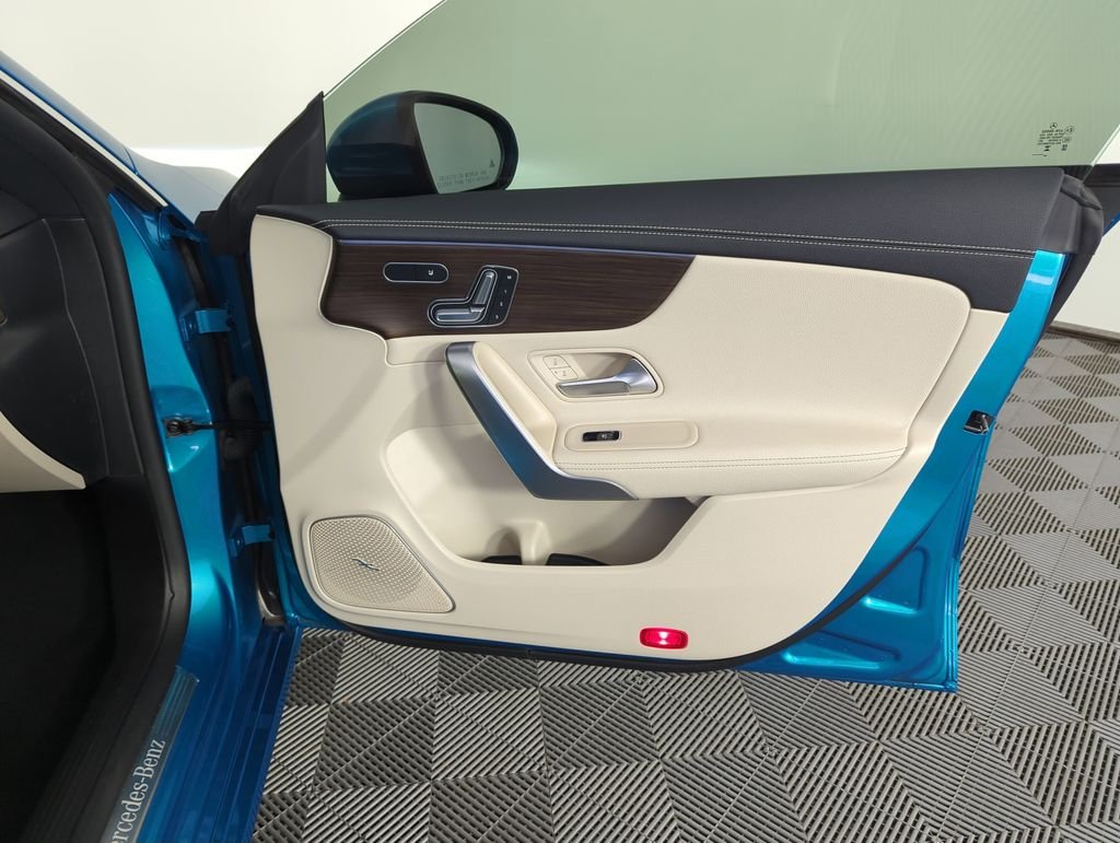 Used 2025  Mercedes-Benz CLA 250 image 34