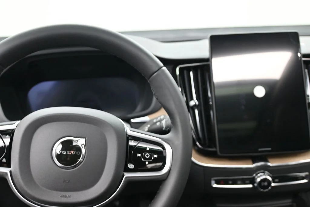 New 2026 Mulberry Red Volvo T8 Ultra image 11
