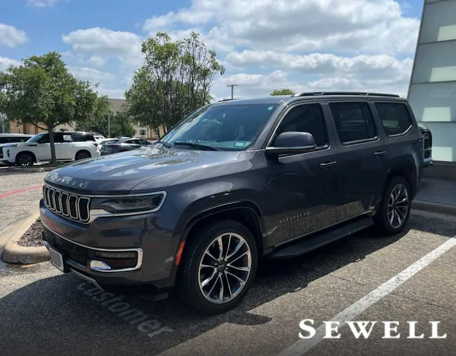 2022 Jeep Wagoneer Series II's photo