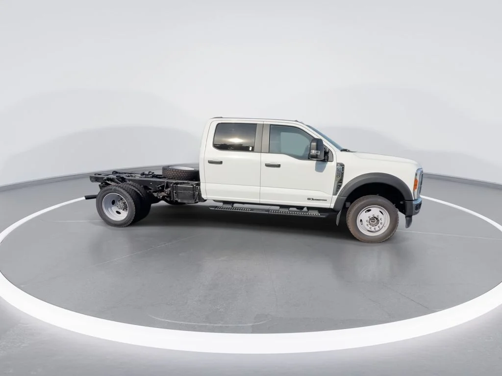 Used 2025 White Ford XL image 2
