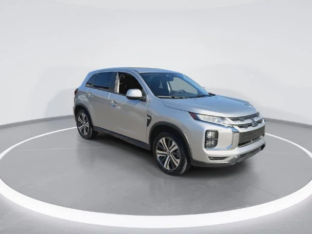Used 2024 Gray Mitsubishi 2.0 ES image 2