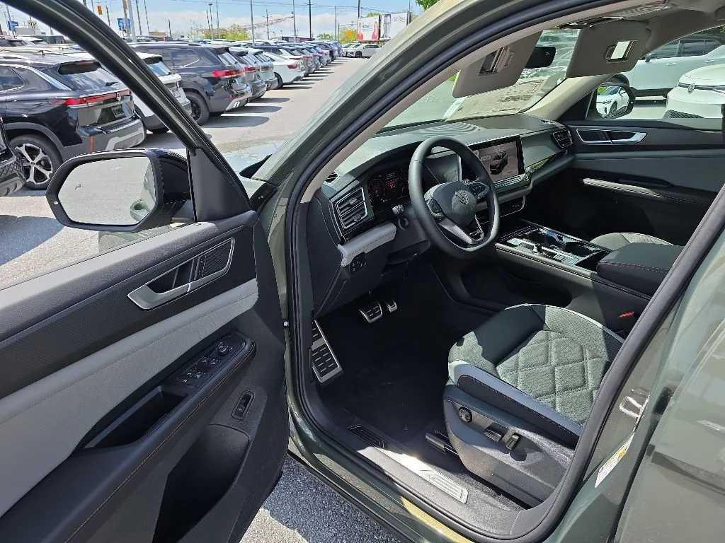 New 2026 Avocado Green Pearl Volkswagen 2.0T Peak Edition image 9