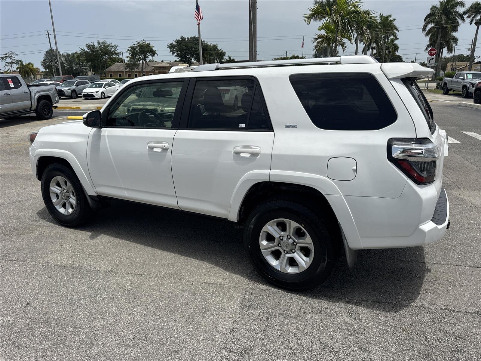 Used 2018 Super White Toyota SR5 Premium image 6