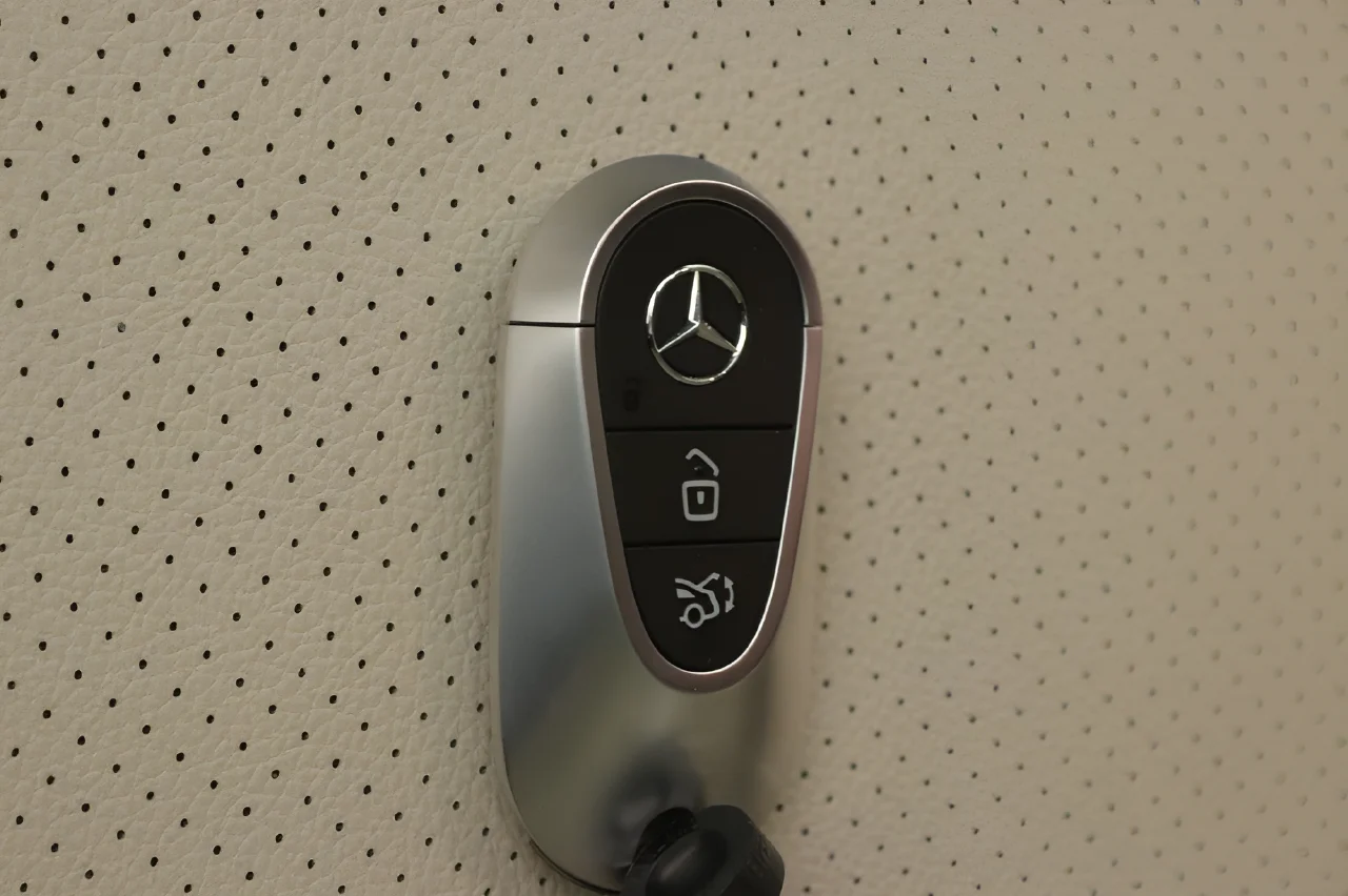 Used 2025 White Mercedes-Benz 350e 4MATIC® Plug in Hybrid image 23