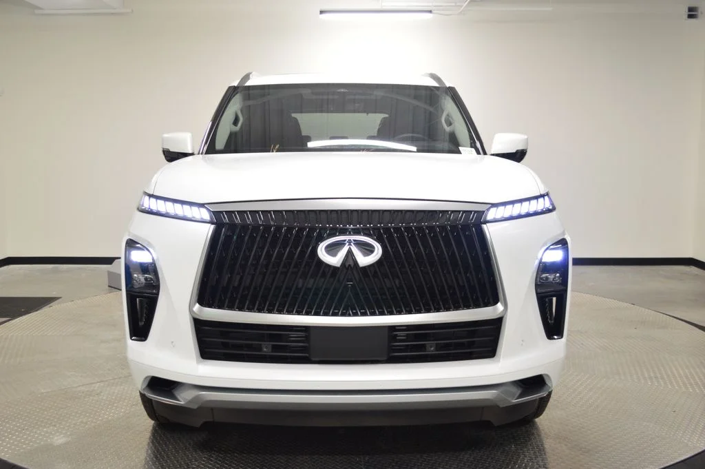 Certified Used 2025 White INFINITI PURE image 10