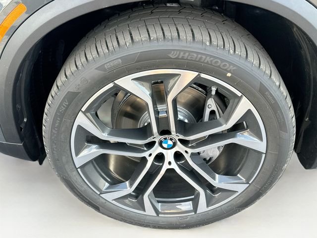 New 2026 Gray BMW xDrive40i image 26