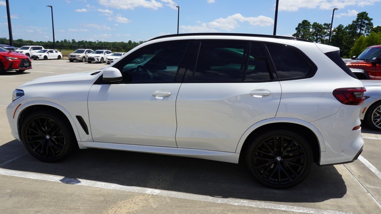 Used 2022 White BMW sDrive40i image 4