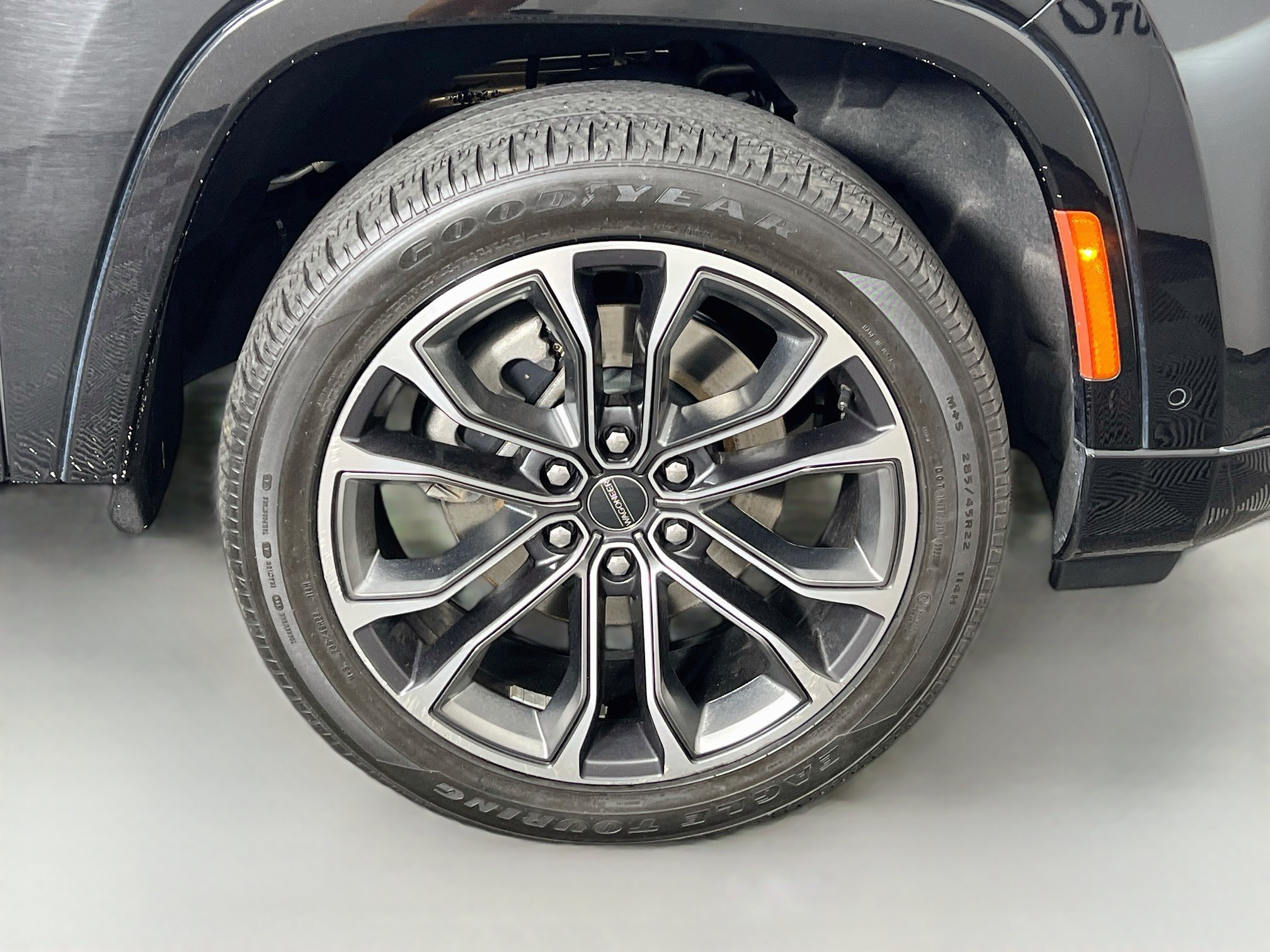Used 2022 Diamond Black Crystal Pearlcoat Jeep SERIES III image 42