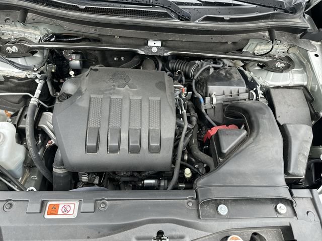Used 2025  Mitsubishi SE image 19