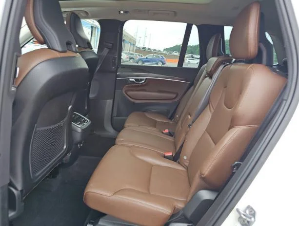 Used 2019  Volvo T6 Momentum image 8