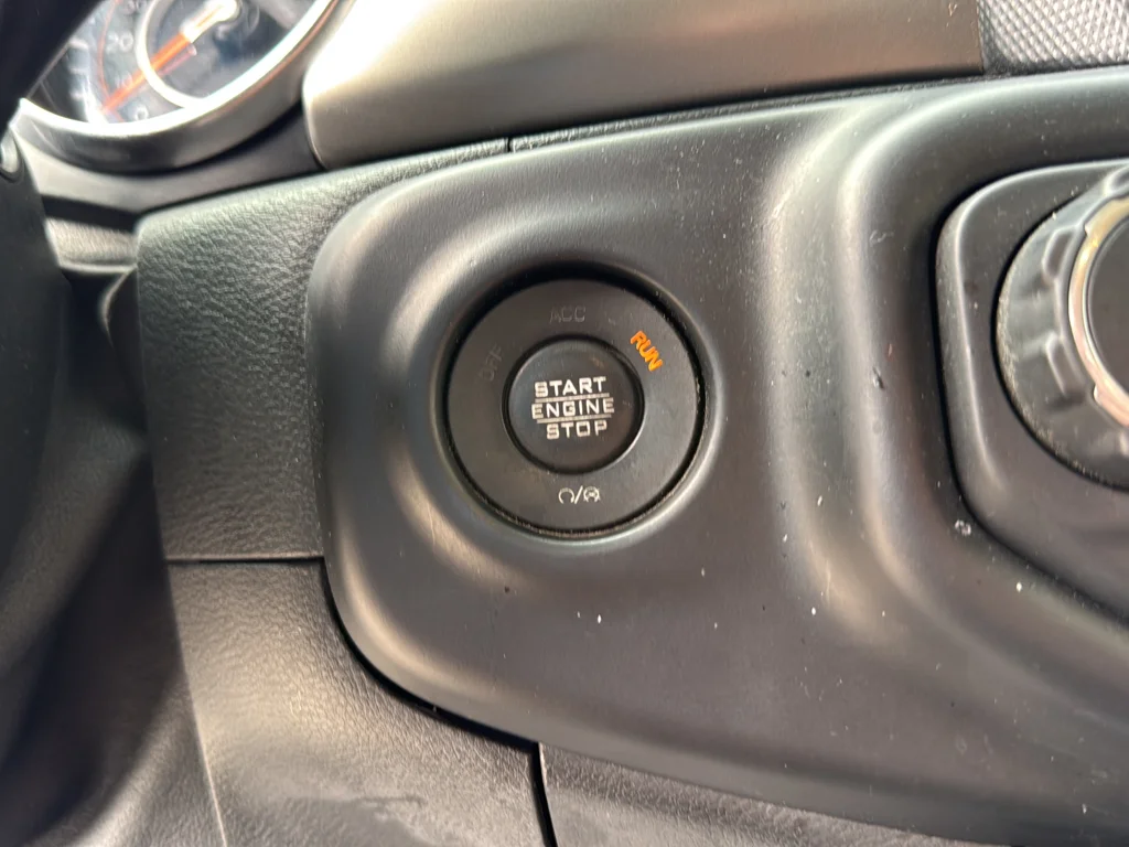 Used 2021 Green Jeep Sport S image 29