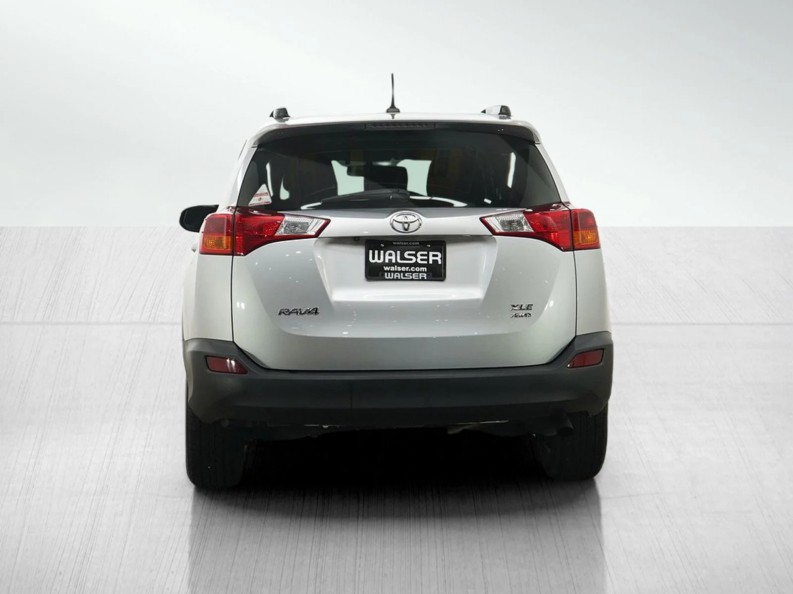 Used 2015  Toyota XLE image 4