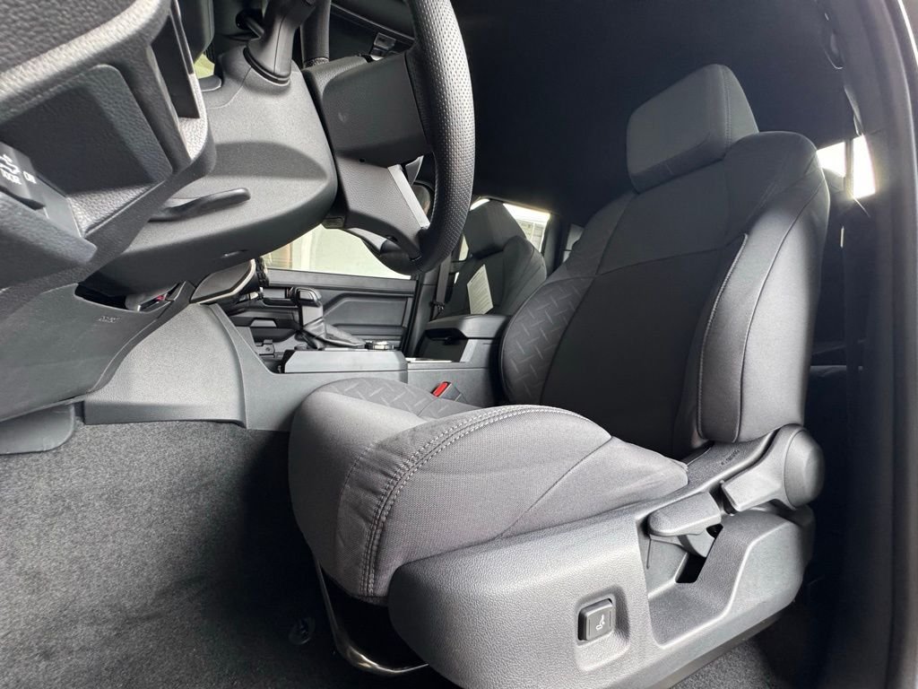 2025 Toyota Tacoma SR5 - Photo 10