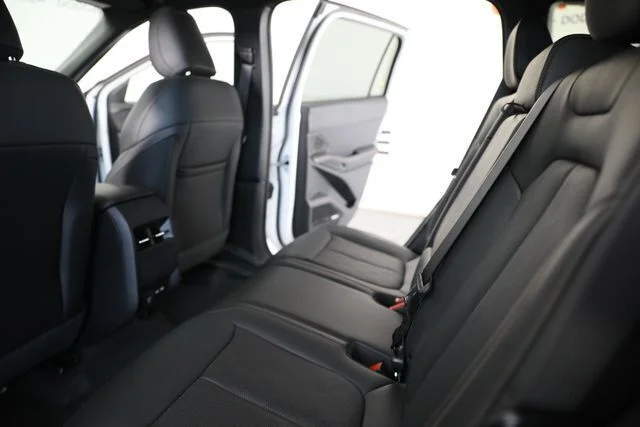 New 2026 Bright White Clear-Coat Exterior Paint Jeep Overland image 18