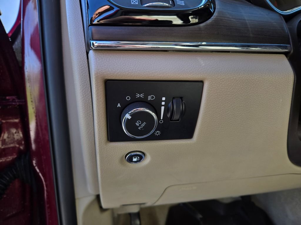 Used 2019 Red Jeep Overland image 15