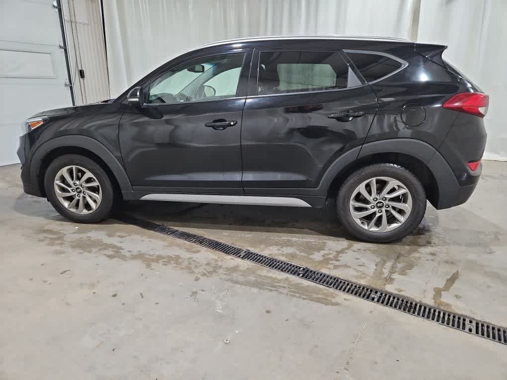 Used 2017 Black Noir Pearl Hyundai SE Plus image 3