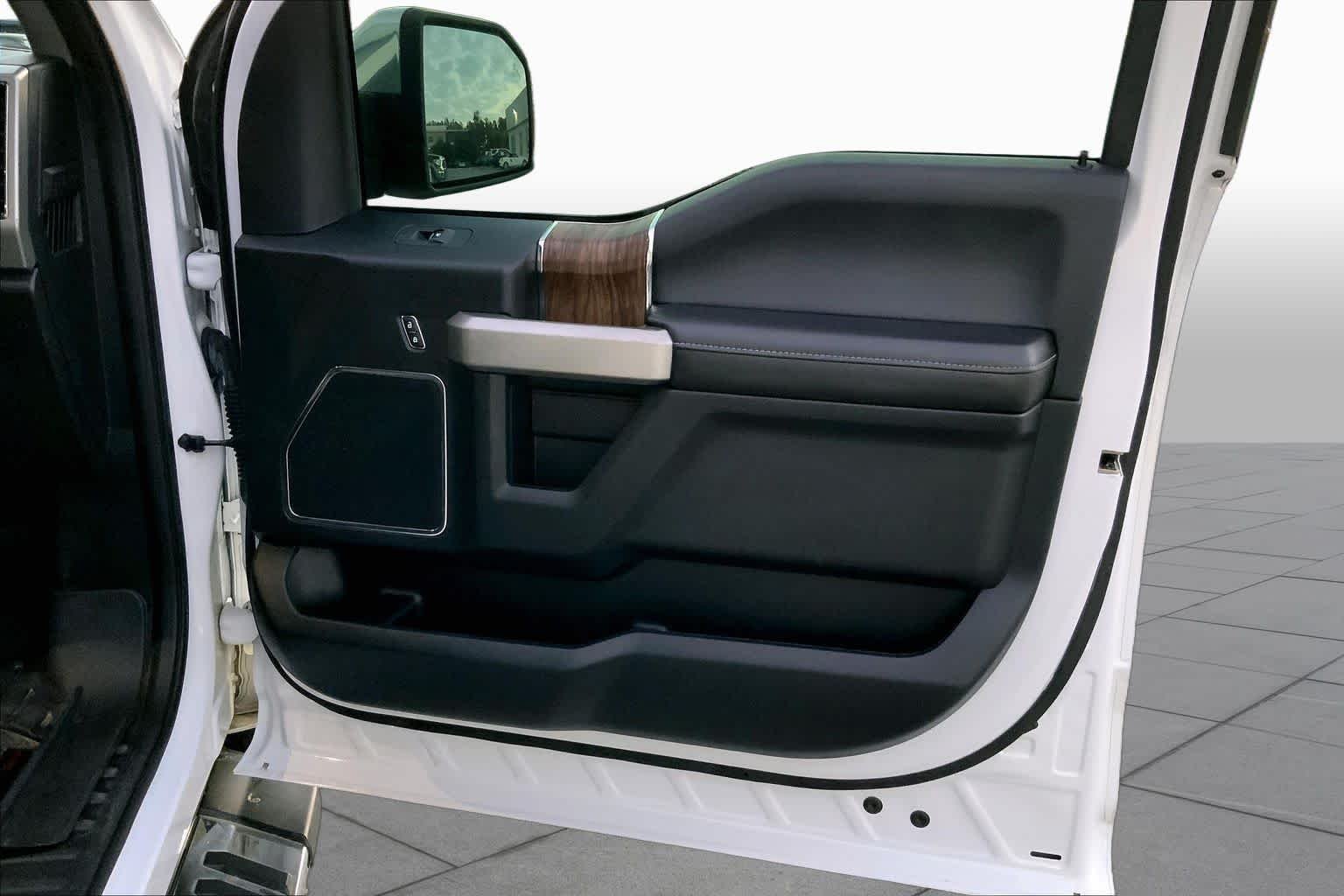 Used 2019 Oxford White Ford LARIAT image 19