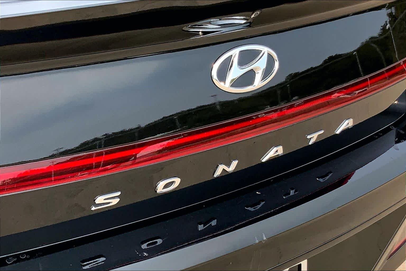 Used 2022 Phantom Black Hyundai SEL image 30