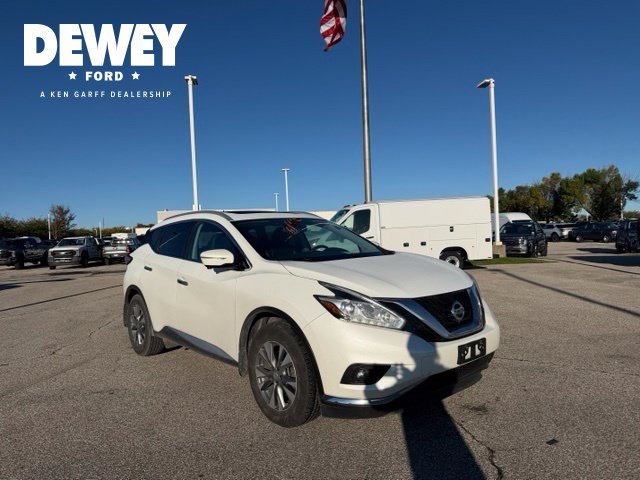 Used 2015 Pearl White Nissan SL image 1