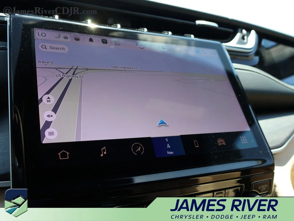 Used 2022 Silver Jeep 4xe image 37
