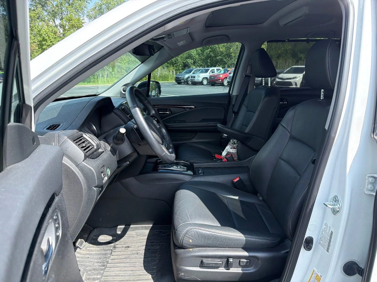 Used 2022 White Honda Touring image 10