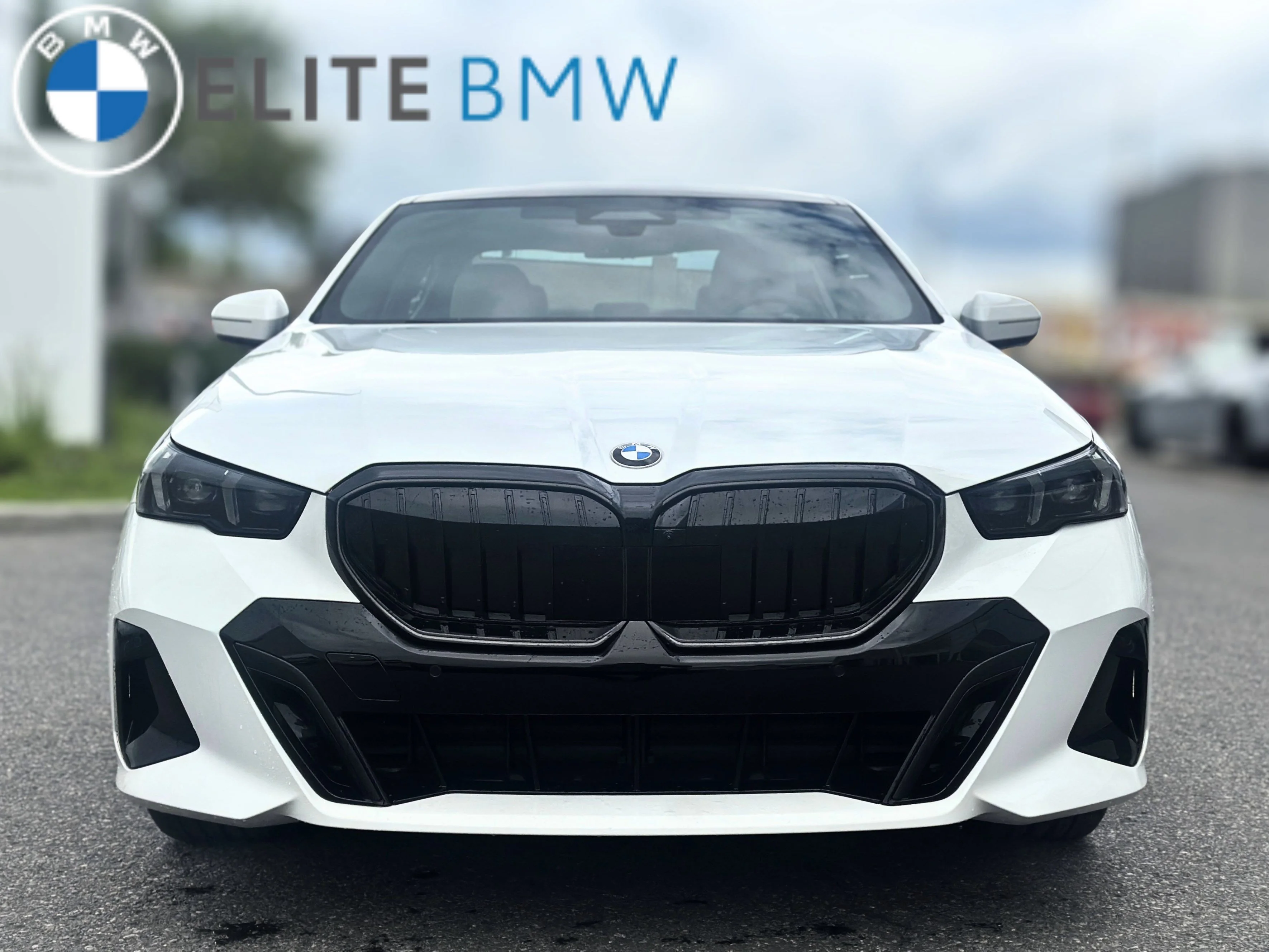 New 2026 Alpine White BMW 530i xDrive image 32