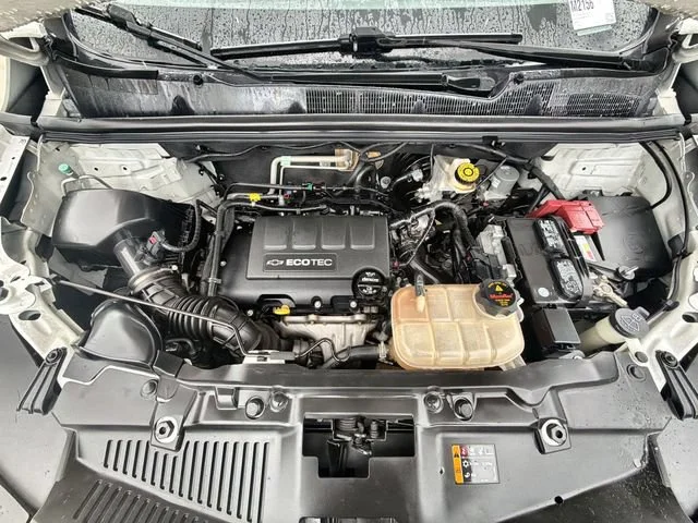 Used 2018 SUMMIT WHITE Chevrolet LS image 28