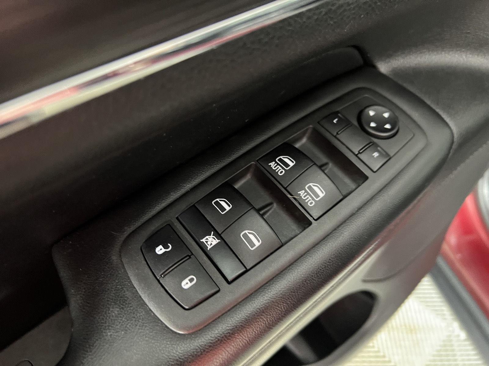 Used 2022 Velvet Red Pearlcoat Jeep Limited image 13