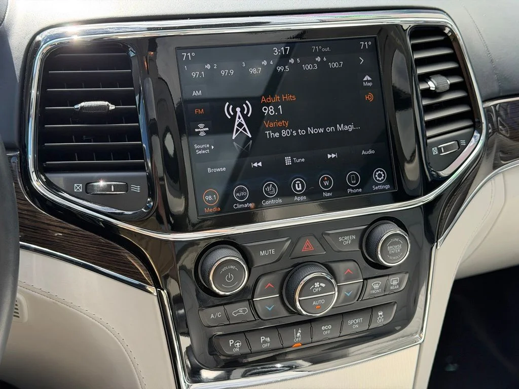 Used 2020 White Jeep Summit image 12