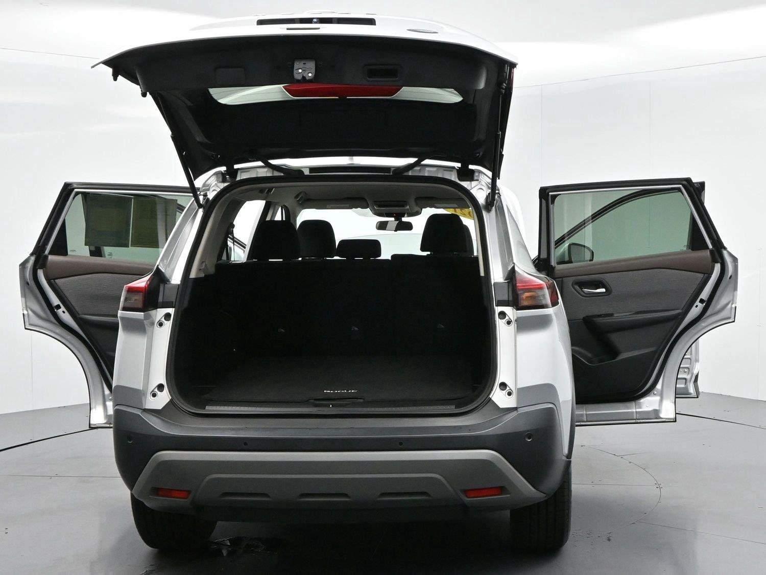Used 2021 Brilliant Silver Metallic Nissan SV image 40