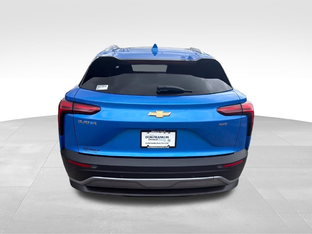 Used 2024 Blue Chevrolet LT image 4