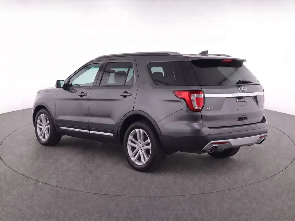 Used 2017 Gray Ford XLT image 4