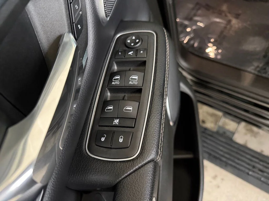 Used 2023 Black RAM Laramie image 41