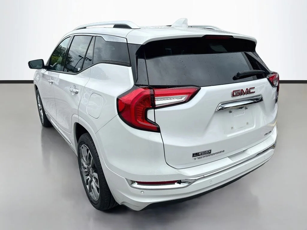 Used 2022 White GMC Denali image 7