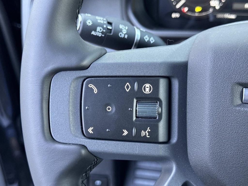 New 2026 Santorini Black Land Rover X-Dynamic SE image 29